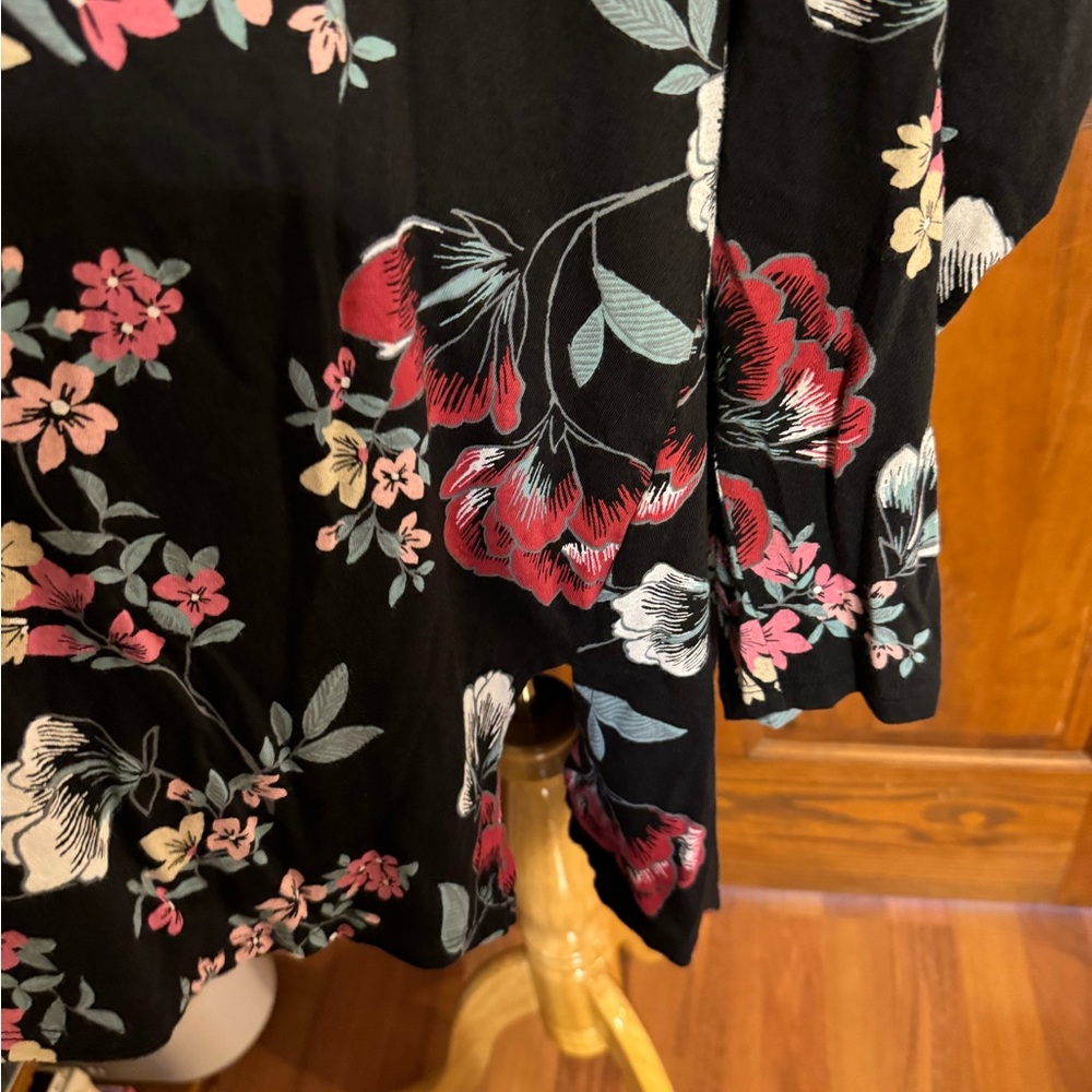 3X (24/26)Terra & Sky Womens Blouse Black Floral Long Sleeve Scoop Neck Pullover - Picture 3 of 5